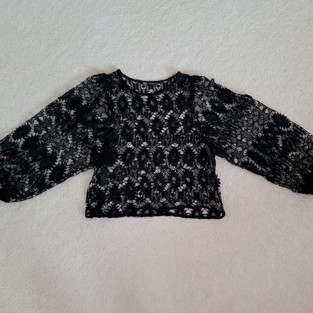 Zara lace cut out top Size M NWOT